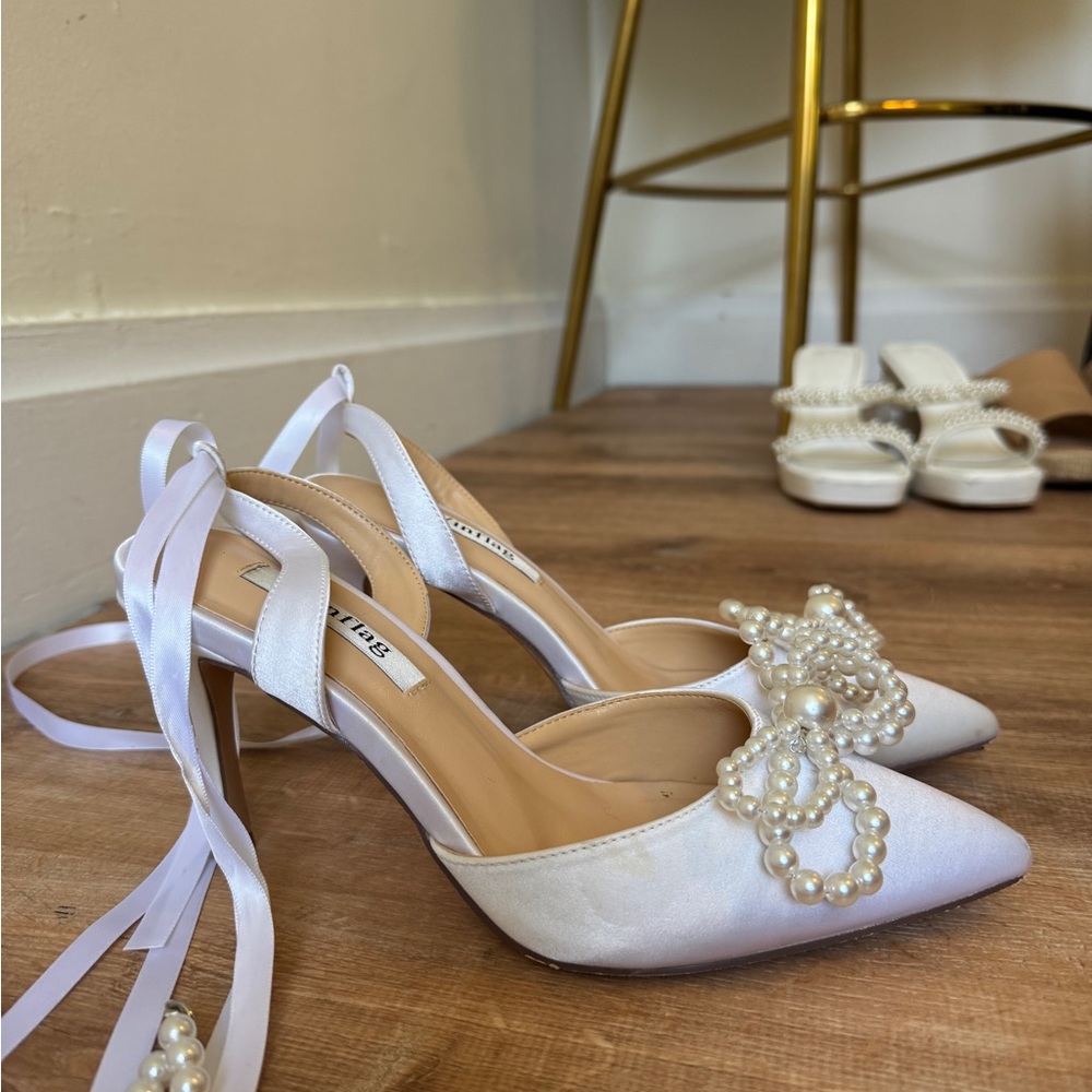 Pointy White Pearl Bridal Heels - Picture 8 of 10